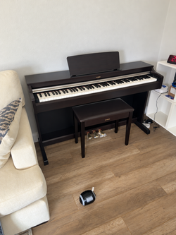 Yamaha Arius YDP-162 Digital Piano + Bench - Weighted Keys
