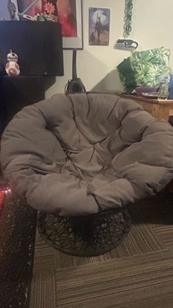 Wicker papasan chair.