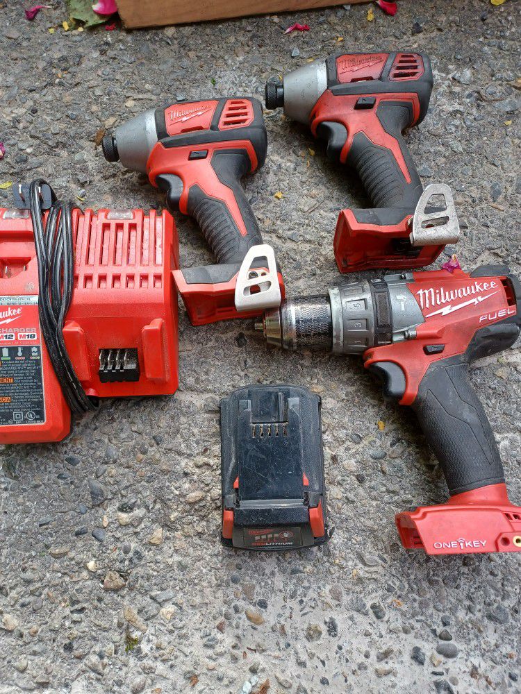 Milwaukee Drill/impacts/battery/charger