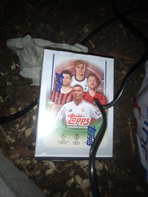 Topps Flagship Edition Soccer Cards box