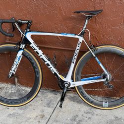 2018 Focus Izalco Pro. Road Bike Carbon Fiber Sz 56