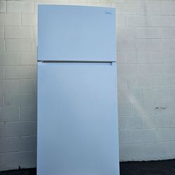 Midea 18 Cu Ft Refrigerator Used For Only  1 Year In Great Condition