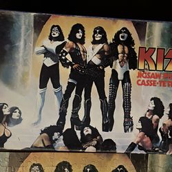 Vintage Collectible 1977 KISS Jigsaw Puzzle Case -tete
