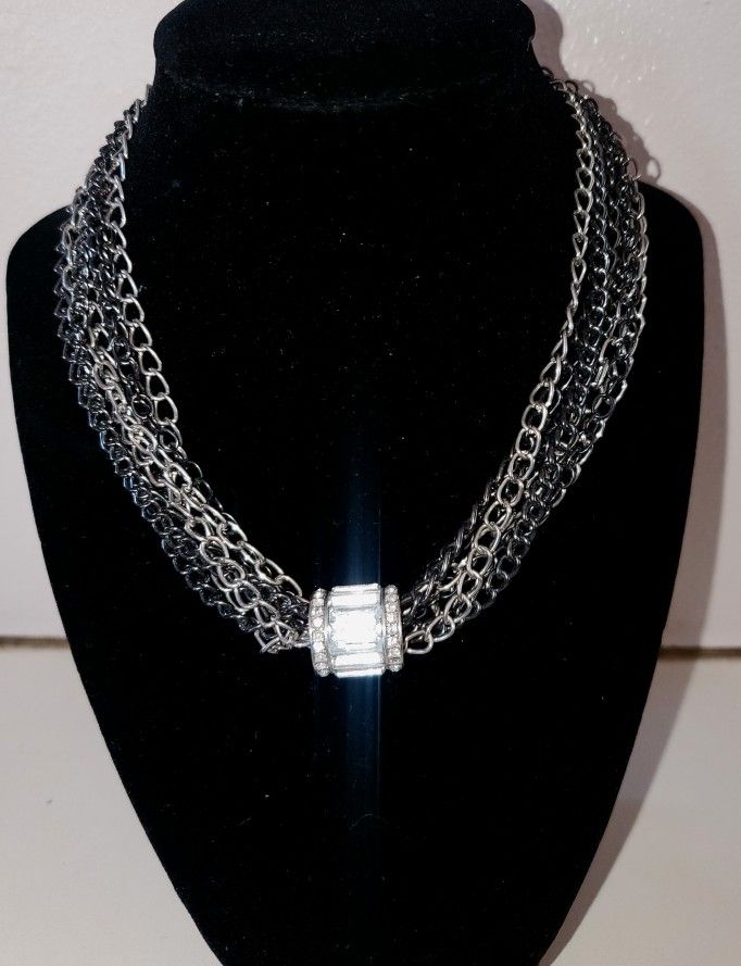 Beautiful Necklace.  Black & Silver Chain