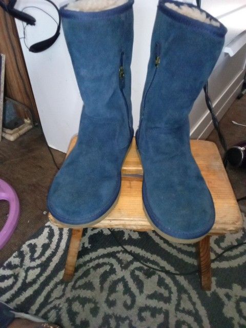 Uggs Size 4 Womens