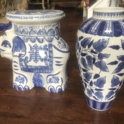 Beautiful Chinese Vase With Stand 