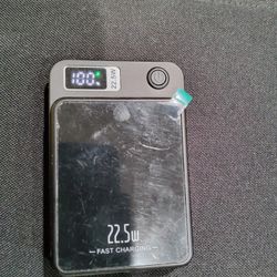 PORTABLE  10000 mAh DiGITAL FAST CHARGER MEGA SAFE MAGNETIC PHONE , OR MOBILE  ITEMS CHARGER , USB C  & A 