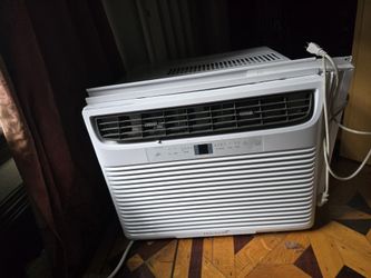10,000 BTU FRIGIDAIRE A/C