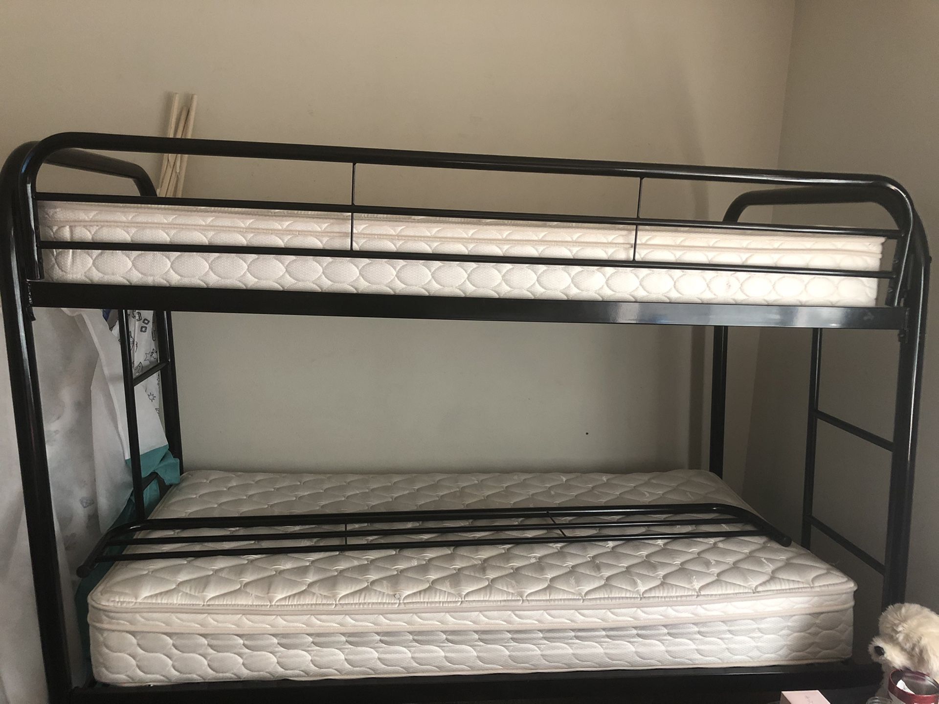 Twin Size Bunk Beds (Mattress’s Included)