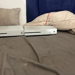 two xbox series one 