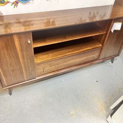 Like New Out Of Box Century Tv Console 