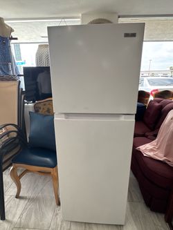 Refrigerator/ refrigerador 60Hx22W