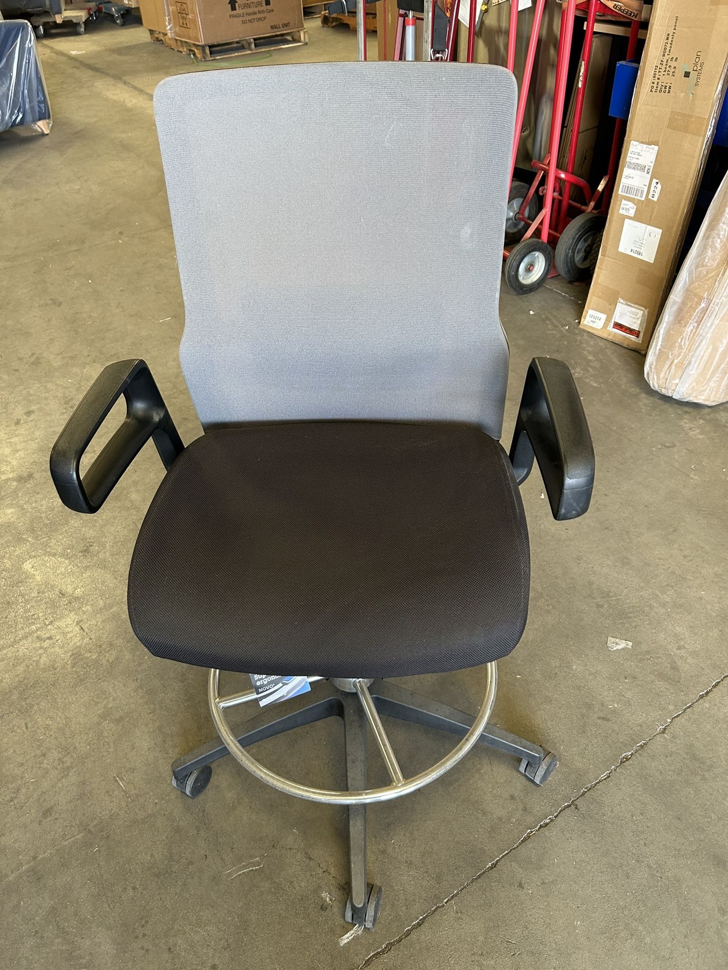 2 Professional Stools