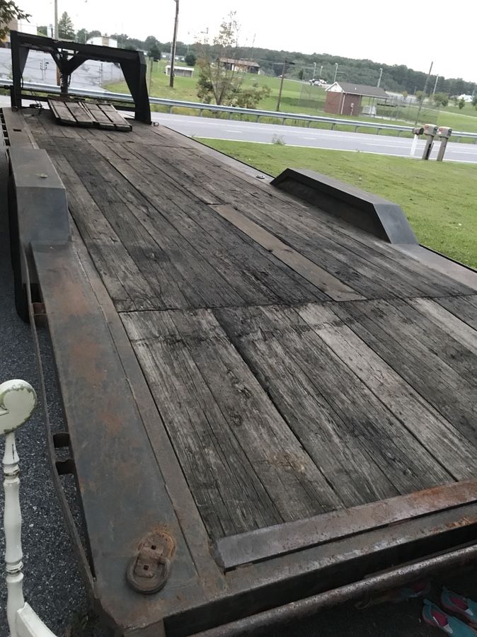 32’ flat deck car trailer