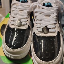 Bape  Sneakers. 