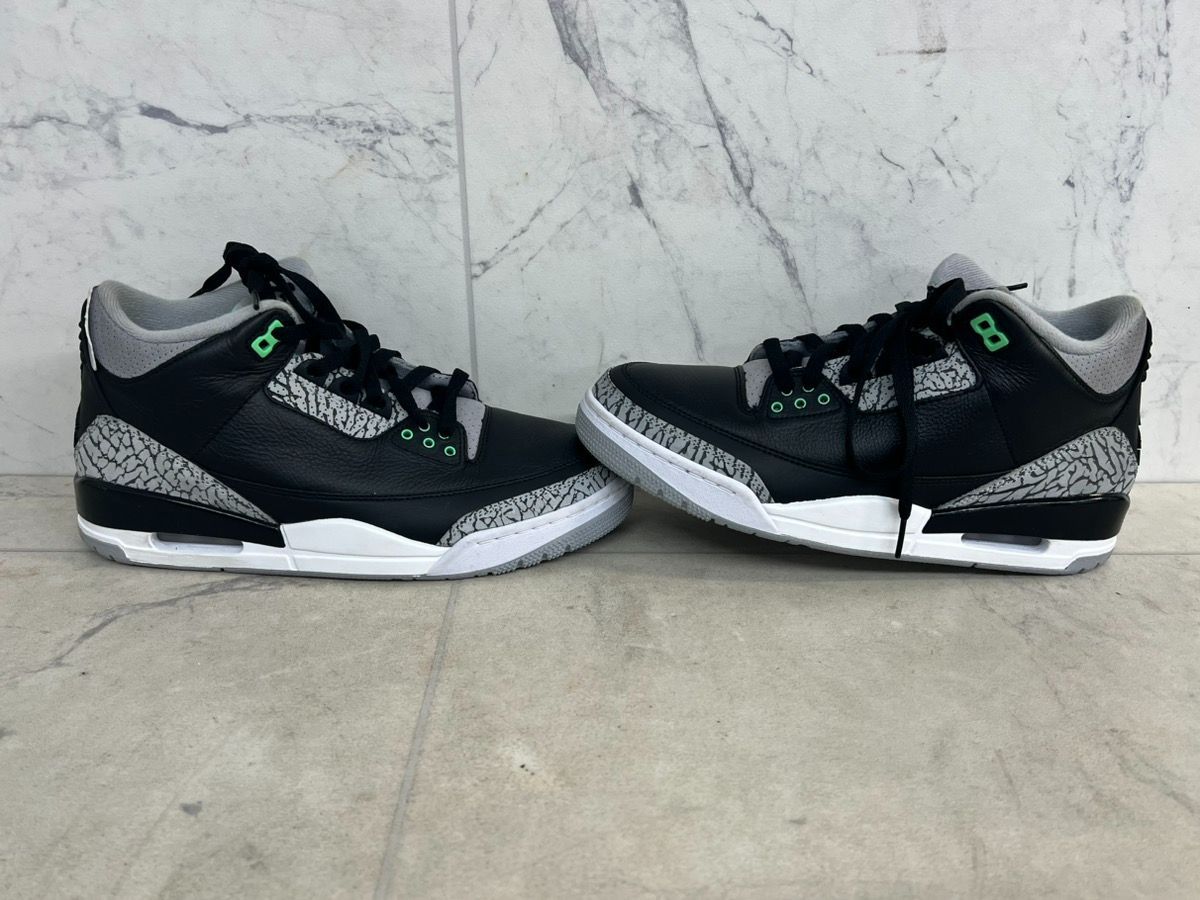 Pawn Central – Jordan 3 Retro Pine Green – CT8532-030 – Size 9 – Leather (PO1018978)- Like New Condition