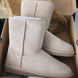 Koolaburra by UGG Women's Short boots size 10