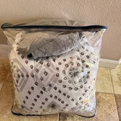 Twin / Twin XL Bedding Set with Comforter and Sheets