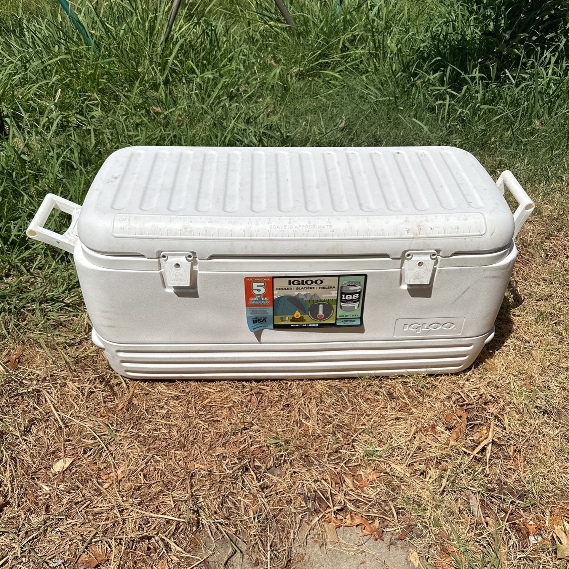 Great large coolerIgloo 188 Can Large Cooler