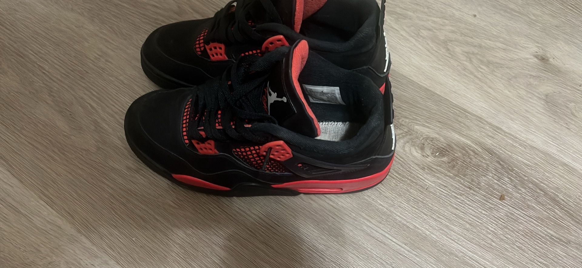 Jordan 4 red thunders