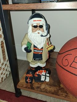 Chicago bears statue