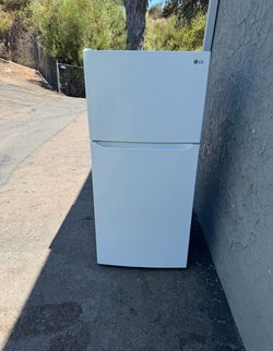 Refrigerator LG Household fridge freezer 20 cubics (free local delivery)