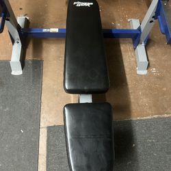 Bench Press Machine With Weight Racks And A Extra Adjustable Bench