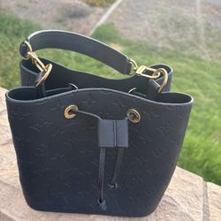 Black Monogram NoéNoé Louis Vuitton Hand Held Bag