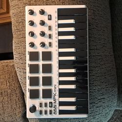 Akai MPK mini 