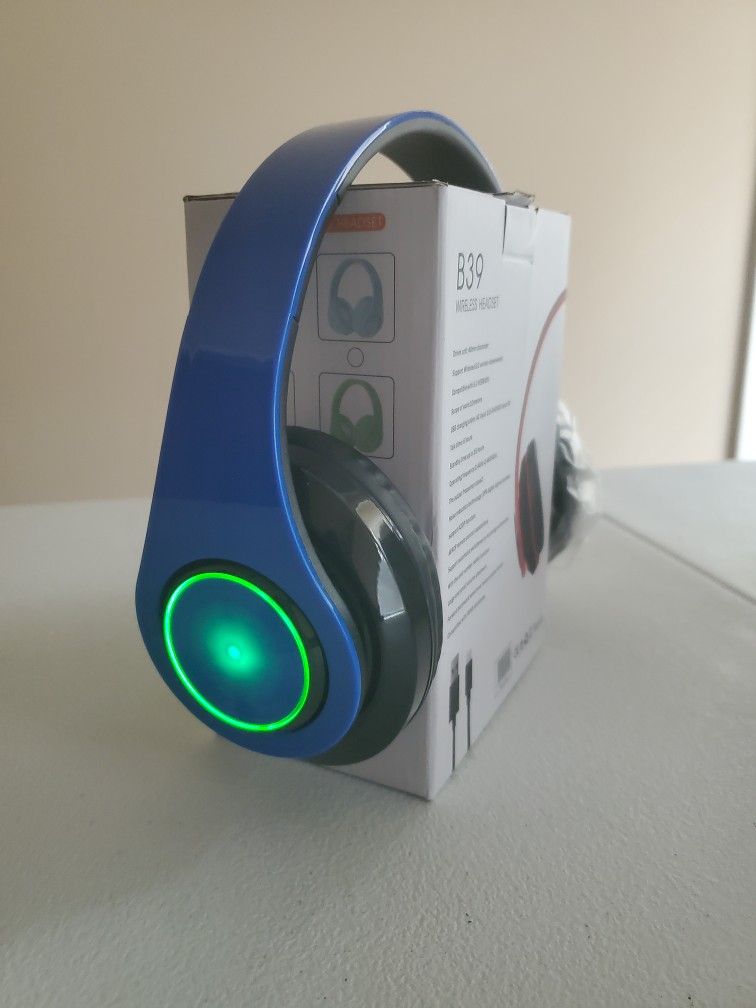 Wireless bluetooth headphones