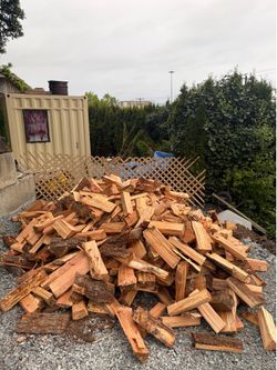 Dry firewood (softwood/hardwood)