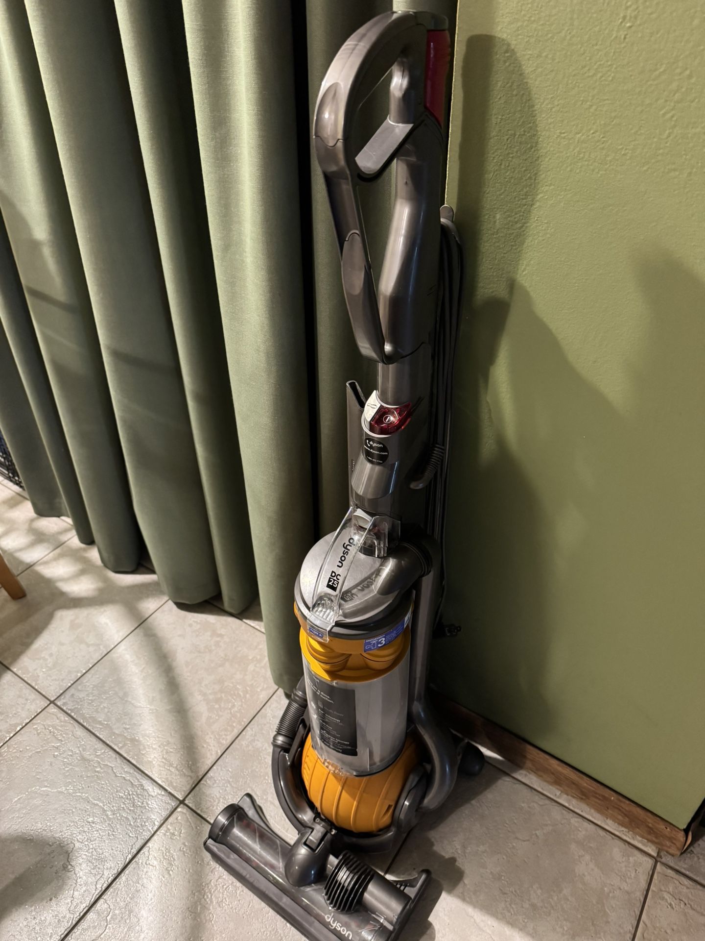 Vacuum Dyson Dc 25 Like New