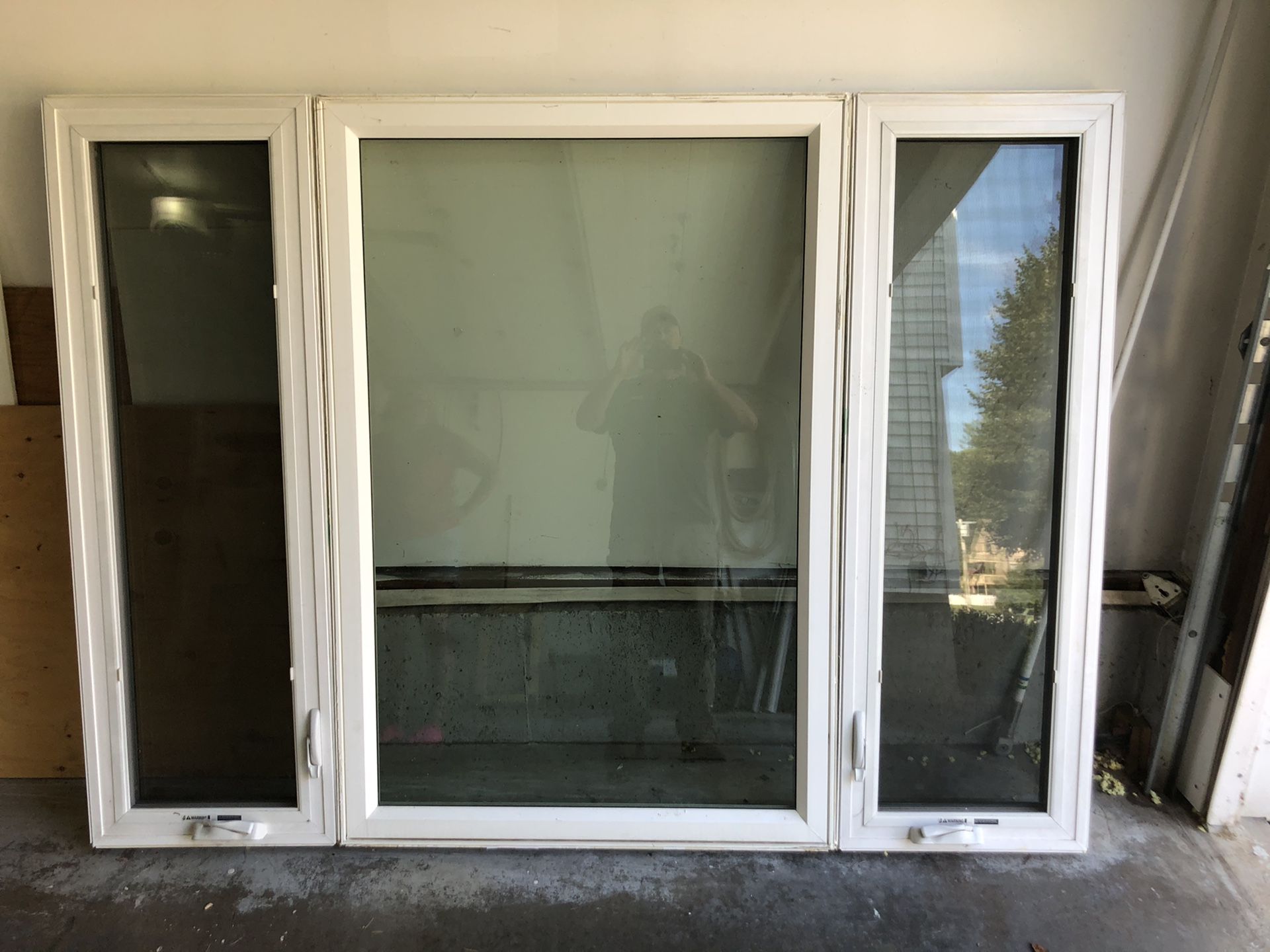 vinyl replacement windows in great shape casement left and one right. center dead lite can be all joined together or separate. low e glass with argon