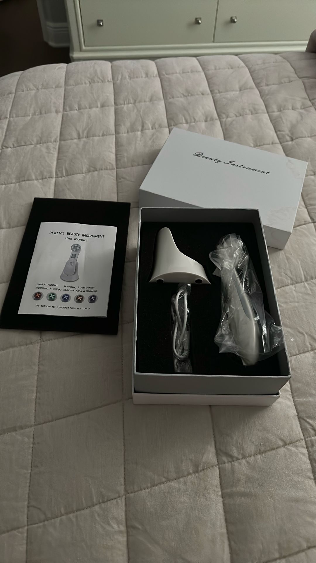 Electronic beauty Facial Instrument NIB