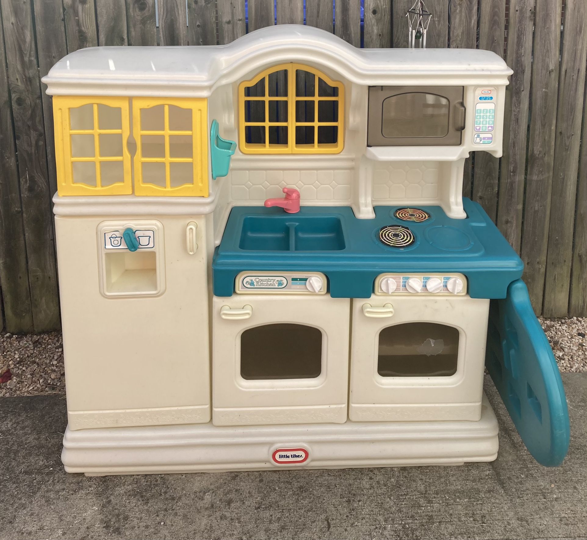 Little Tikes Play Kitchen 