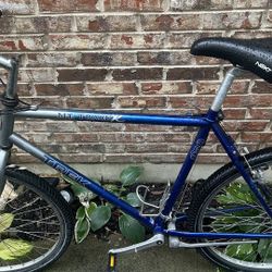   Trek 850 Medium Bicycle