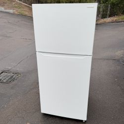 18 Cubic Insignia Refrigerator Fridge Freezer Free Local Delivery/30 Day Warranty