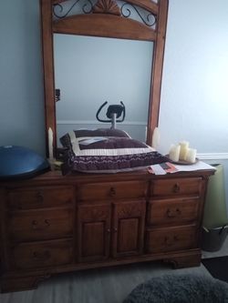 Dresser With Mirror