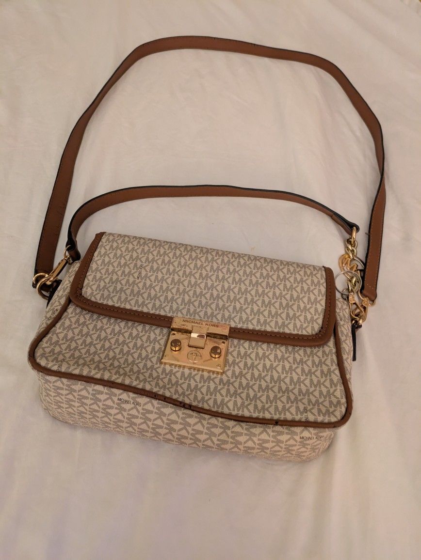 Michael Kors Pocket Book