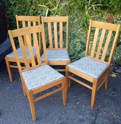 Set Of 4 Oak Dining Chairs 