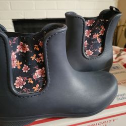 Size 11 Crocs Rain Boots! Perfect For This Wet Rainy Season 🌲💧💧☂️