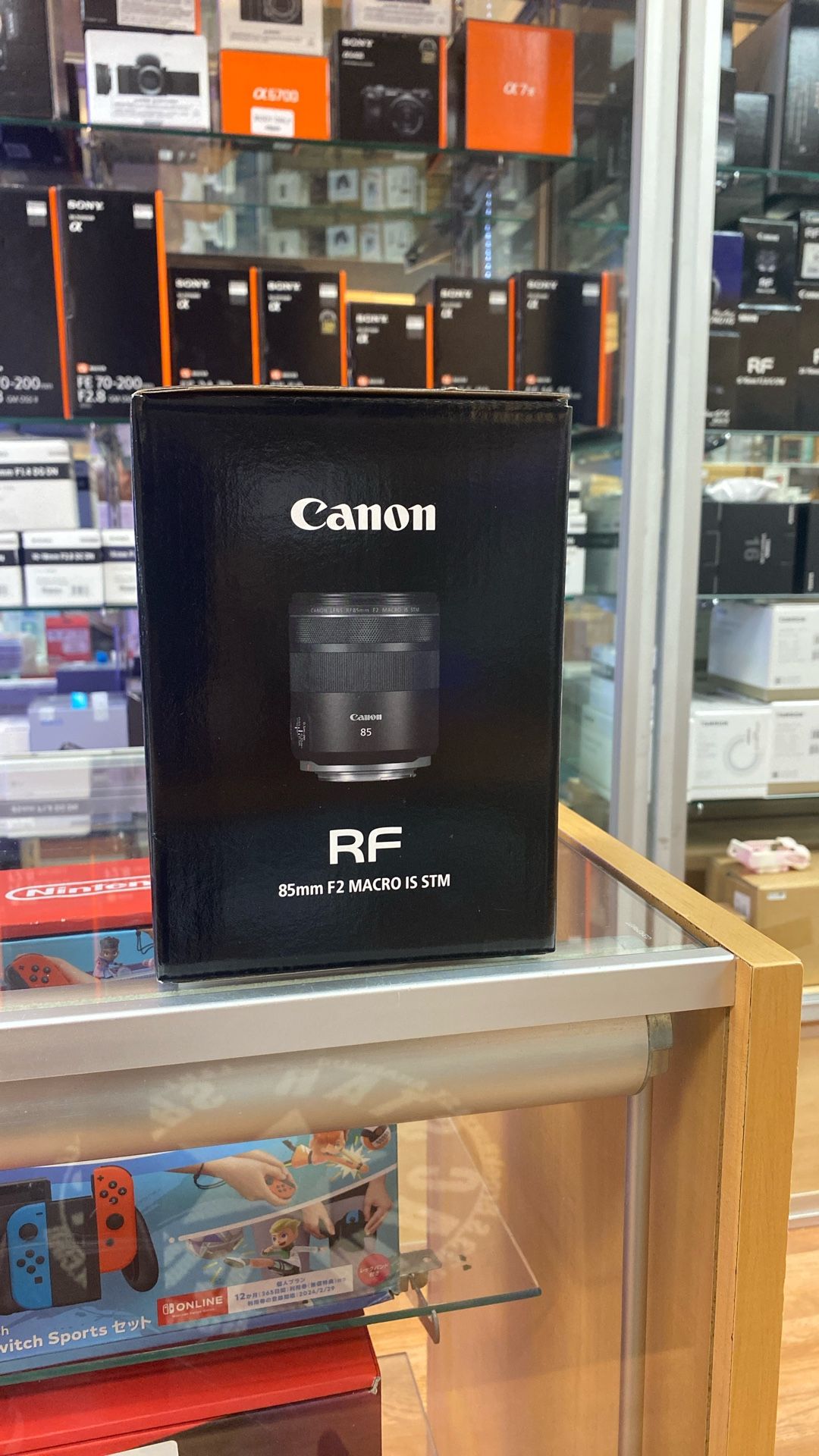 Canon RF 85mm F2