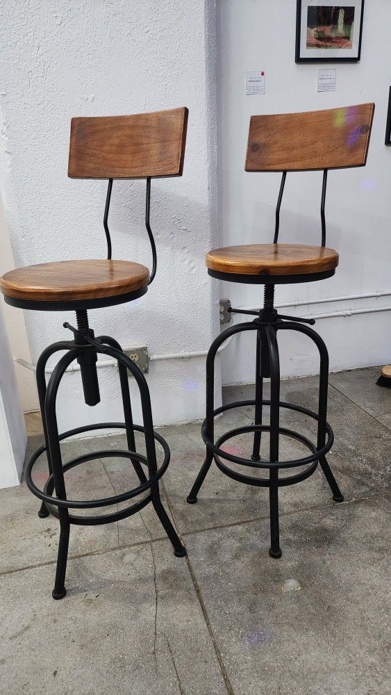 Adjustable Wooden Bar Stools