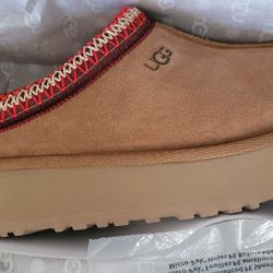 🔥UGG WOMEN'S TAZZ II "PLATFORMS"🔥
"CHESTNUT" WOMEN'S SIZE 7/8/9 AVAILABLE ONLY💲120 EACH 🎅🎁🤶🎁