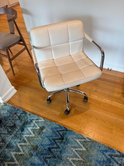 White leather adjustable desk chair