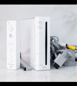 Nintendo Wii Console w. 1 Remote & 3 Games