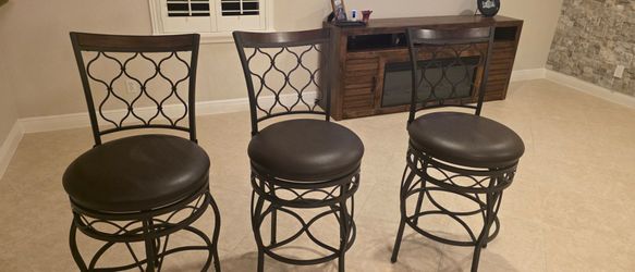 3 barstools
