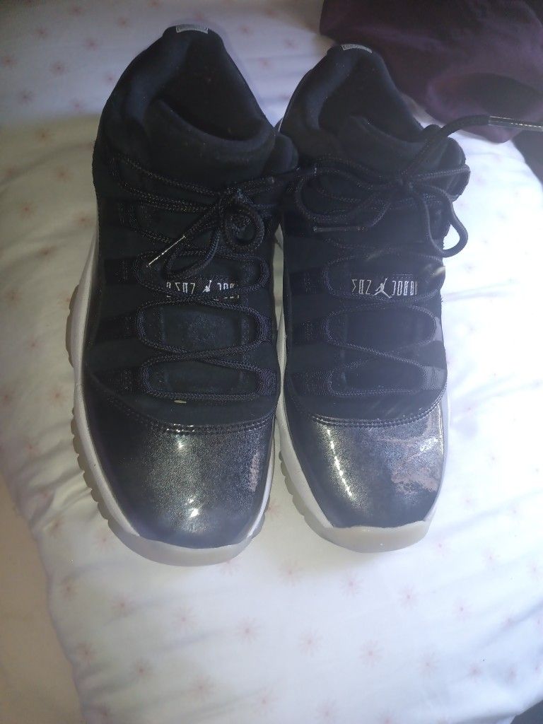 black 11s men size 6