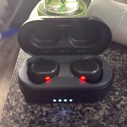 Skull Candy Wireless Earbuds With Charger 