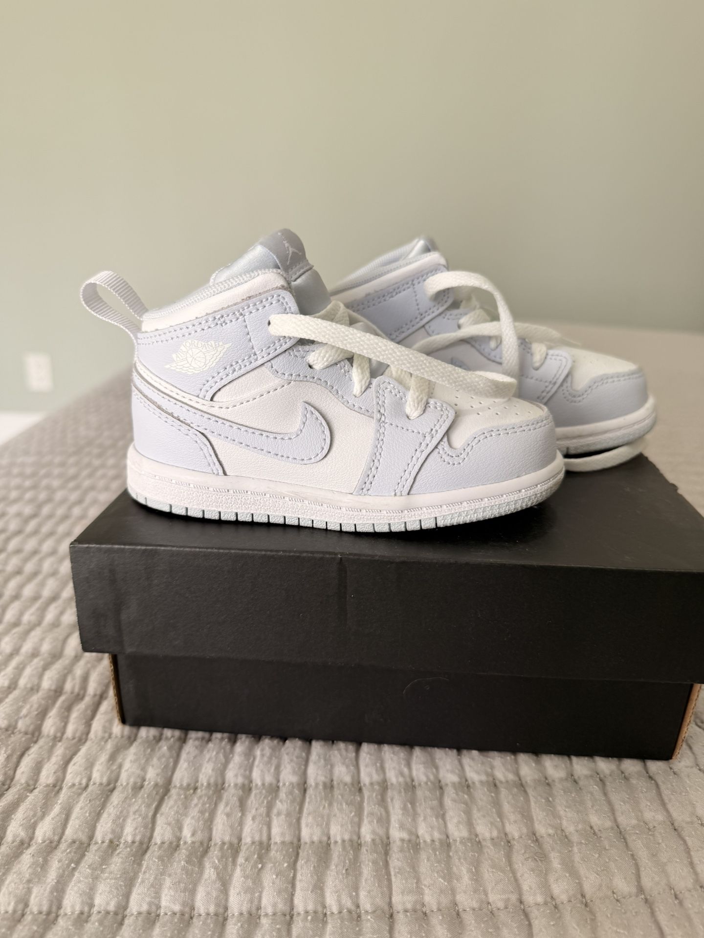 Toddler Jordan 1 Mid Size 7C – Worn Twice – Great Condition